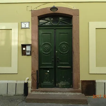 Apartment Ovaros *
