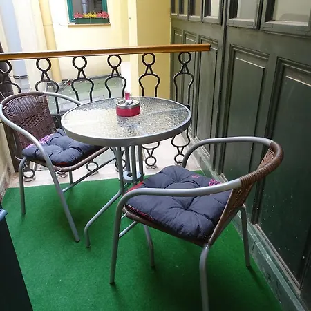 óváros Apartman *